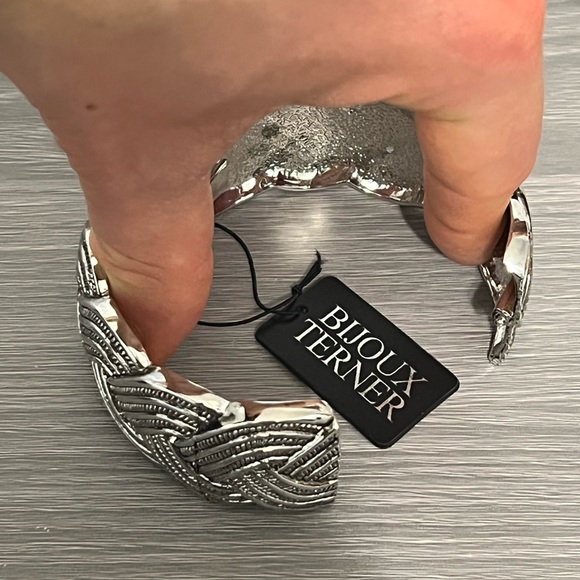 NWT Bijoux Turner Silver Hinged Bangle Bracelet with Braid Design - Picture 5 of 6